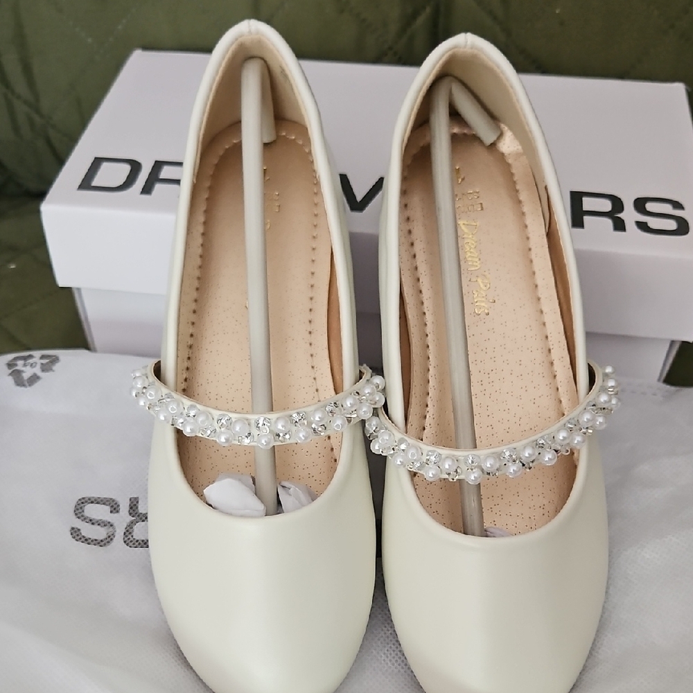 Dream Pairs Cream Flats with Elegant Embellishments